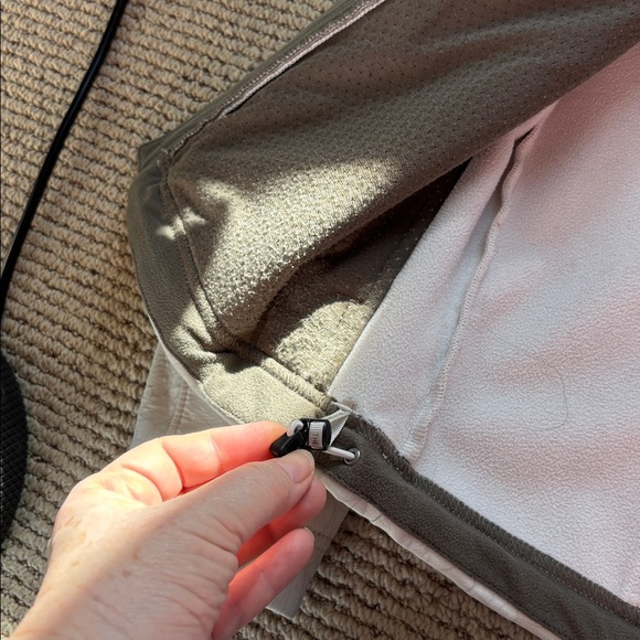 THE NORTH FACE TNFAPEX jacket. Floral design. Wind guard waist strap. Size med - Picture 11 of 14